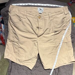 Field & Stream Khaki Cargo Shorts with Multiple Pockets